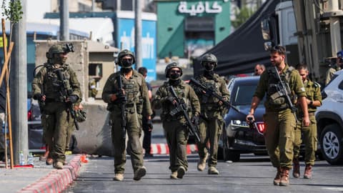 السلطة الفلسطينية تؤكد إبعاد نحو 3 آلاف شخص عن منازلهم في الخليل وسط عملية عسكرية إسرائيلية