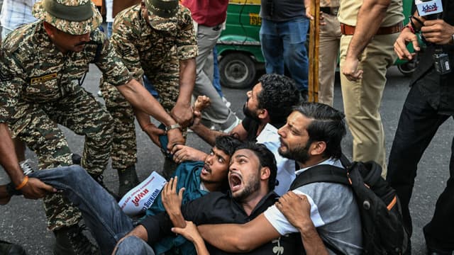 Opposition leaders and journalists allege police abuses as fresh protests break out in India