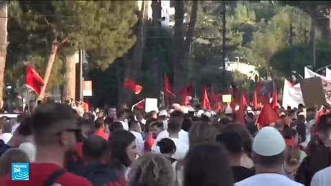 رئيس الوزراء الألباني يندد بـ"الفوضى" مع تصاعد الاحتجاجات العنيفة