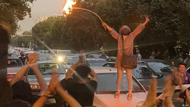 "زن، زندگی، آزادی" در گفتوگوی اختصاصی با پوران ناظمی