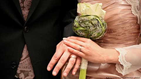 بيلد: موظفة بدائرة الأجانب في كولونيا في قلب تحقيقات حول شبكة للزيجات الصورية