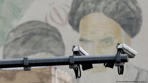 "طرح نفوذ": آیا در ایران ارتباط با جهان جرمانگاری میشود؟