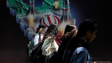 بوسائل ضغط جديدة.. السلطات الإيرانية ترفع التكلفة على النساء غير الملتزمات بالحجاب