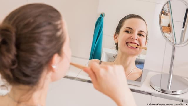 وداعاً لفرشاة الأسنان؟ جهاز ألماني جديد يعد بتنظيف الأسنان تلقائياً