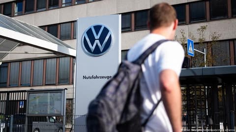 Germany news: Volkswagen ends collective wage agreements