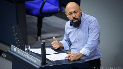 برلماني بارز تحت ضغط قضية "عائلة رمو".. أزمة تضرب حزب اليسار بعد أيام من الفوز بانتخابات ولاية برلين
