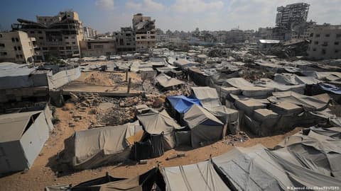 Gaza: NGO reports dire camp conditions, says Israel is moving 'Yellow Line'