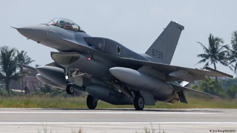 Taiwan: first new F-16V fighters arrive amid China threat