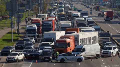 Ukraine: Kyiv bridges shut after fatal Russian drone assault