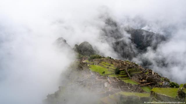 Peru: Fire burning on road to Machu Picchu kills 1