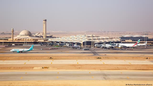 السعودية تؤجل مؤتمر "استثماري عالمي وسط تواصل الجمات الحوثية
