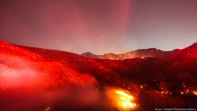 California wildfires force evacuations near Malibu