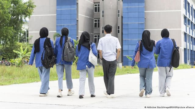 الحجاب يشعل الجدل في أذربيجان.. من الاحتجاجات إلى التوتر مع تركيا!