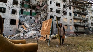 Ukraine: Life near the front line in Sloviansk