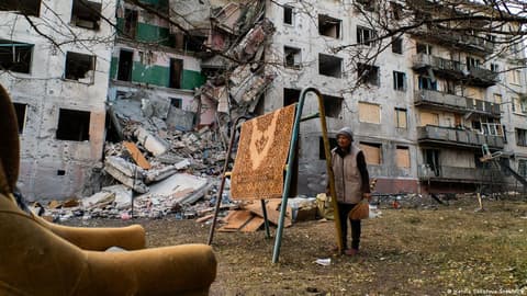 Ukraine: Life near the front line in Sloviansk