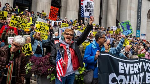 'No Kings' rallies push early voting ahead of US midterm elections