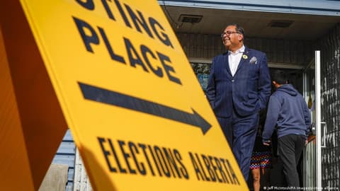 Canada: Alberta votes on holding independence referendum
