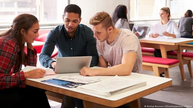 Germany news: Siemens warns on AI eliminating entry-level jobs