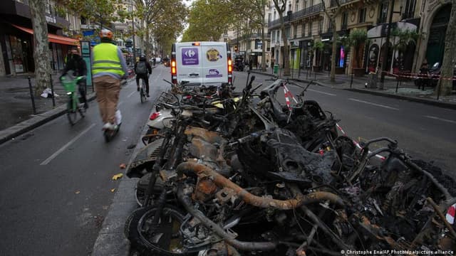 France plans 'massive' weekend police surge amid protests