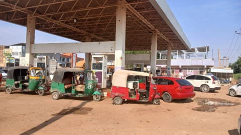 غلاء الوقود وندرته... أزمة متكررة في السودان فاقمتها الحرب