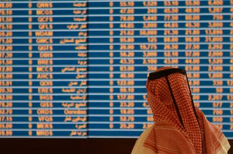 أسواق الخليج تتباين مع تجدد محادثات السلام بين أميركا وإيران