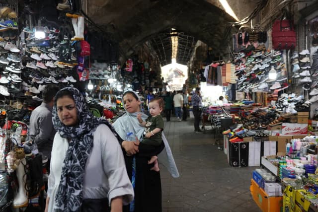 الإيرانيون تحت وطأة تكاليف متصاعدة بعد 7 أشهر من الحرب