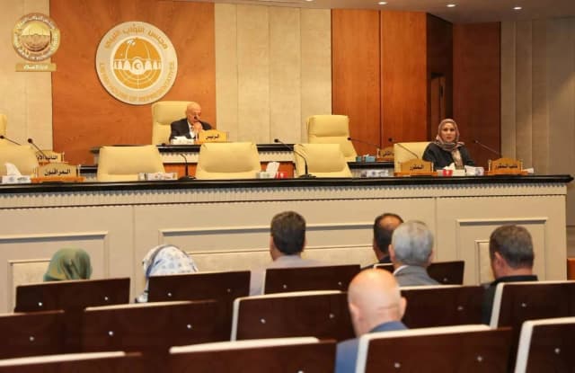 جدول الرواتب الموحد في ليبيا... عدالة للأجور أم عبء على الميزانية؟