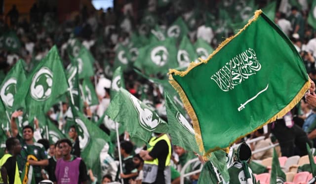 الصقور تواصل التحليق في أجواء الخليج... والجماهير:»يا سعودي ما شاء الله»