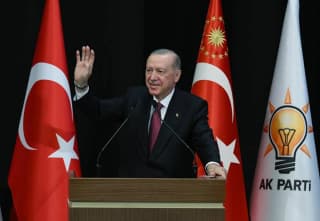 تركيا: «أزمة صناديق الاستثمار» تشعل حرب اتهامات بالفساد بين إردوغان والمعارضة