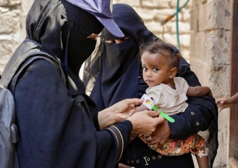 الرعاية الصحية... معركة جديدة للفارّين من الهجمات الحوثية