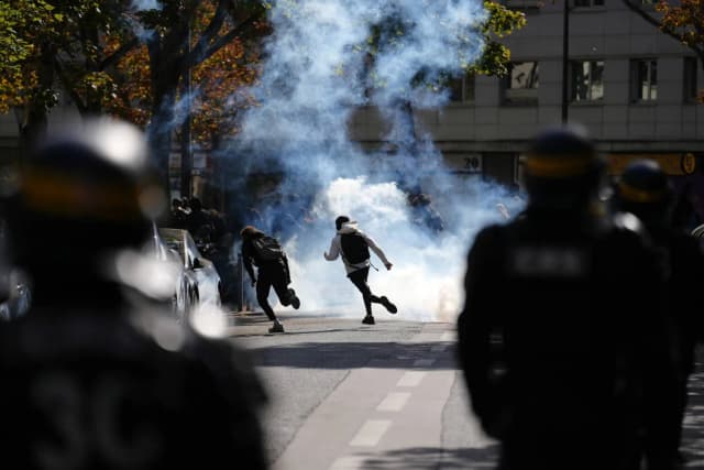 حراك الطلاب يهزّ فرنسا... والحكومة تسابق اتساع الغضب