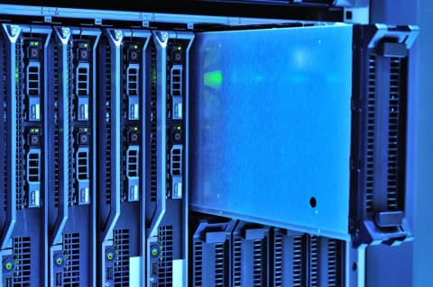 السلطات الأميركية توقف رجلاً بتهمة تهريب خوادم متطورة إلى الصين