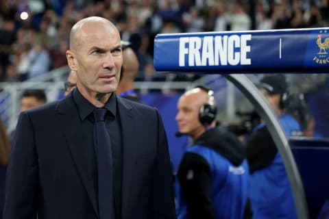 زيزو... زيزو... تستقبل زيدان في ملعب «ستاد دو فرنس»