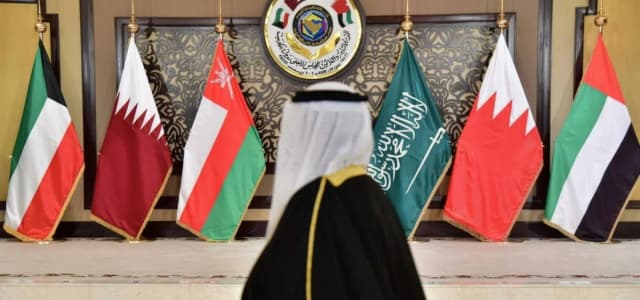 تحويلات العاملين من دول الخليج تسجل أعلى مستوى عالمياً عند 161 مليار دولار