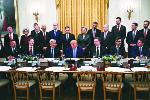 ترمب يعين فريقاً للذكاء الاصطناعي