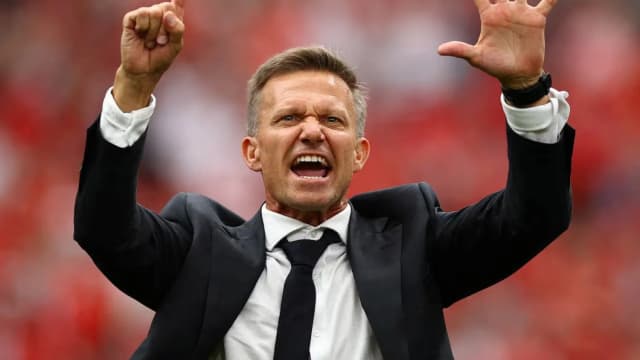 مدرب كندا يطالب بفرض عقوبات شديدة على مانشستر سيتي