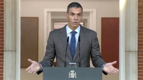 سانشيز يدعو لانتخابات مبكرة في إسبانيا