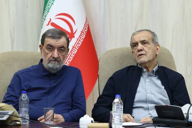 رضائي: إيران تمر بإحدى أصعب الفترات في تاريخها