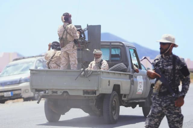 الإرياني: «فجر اليمن» معركة استعادة الدولة... وجبهات جديدة ستفتح
