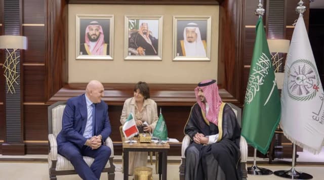 السعودية وإيطاليا تبحثان تطوير التعاون العسكري والدفاعي