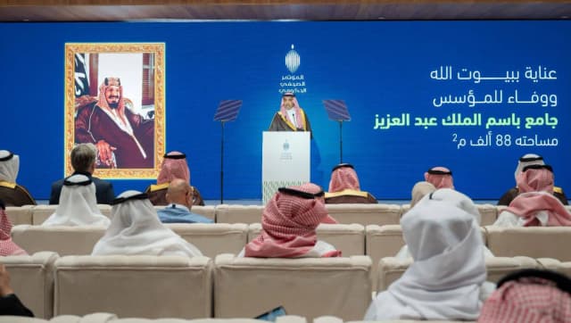 وزير الإعلام السعودي: استهداف الحرمين سلوك إرهابي... والحياة طبيعية