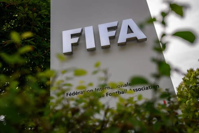 «فيفا» يقترح منح كل اتحاد وطني 25 مليون دولار ضمن خطة لتطوير كرة القدم