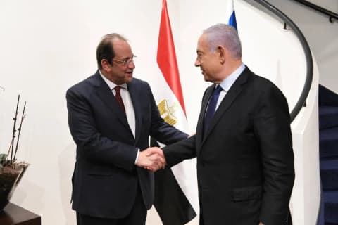 نتنياهو أنكّر مطلقاً لقاء عباس كامل... فكذَّبته الصحف بصورة رسمية