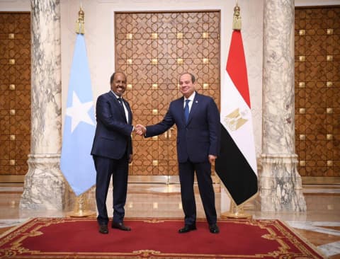 مصر تؤكد استمرارها في تعزيز قدرات الصومال وبناء مؤسساته