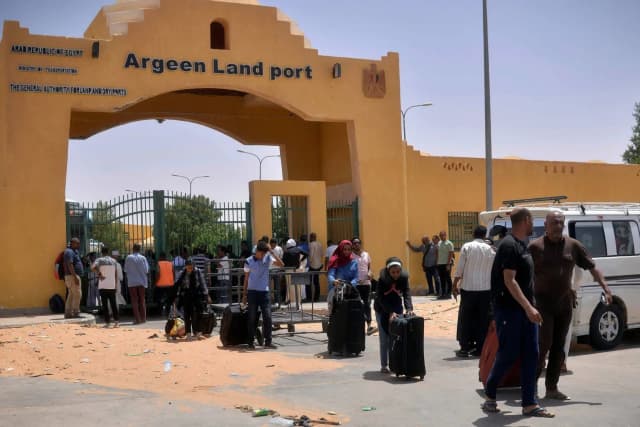 مقتل سائقَين مصريين في الخرطوم يدفع آخرين إلى العزوف عن السفر