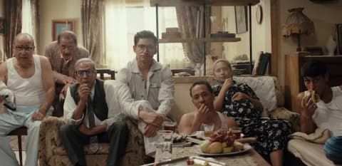 شاشة الناقد: ملحمتان من مصر واليابان ترصدان تحوّلات المجتمع والسياسة