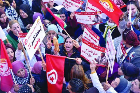 التونسيون يخرجون في أكبر احتجاجات على حكم سعيد منذ سنوات