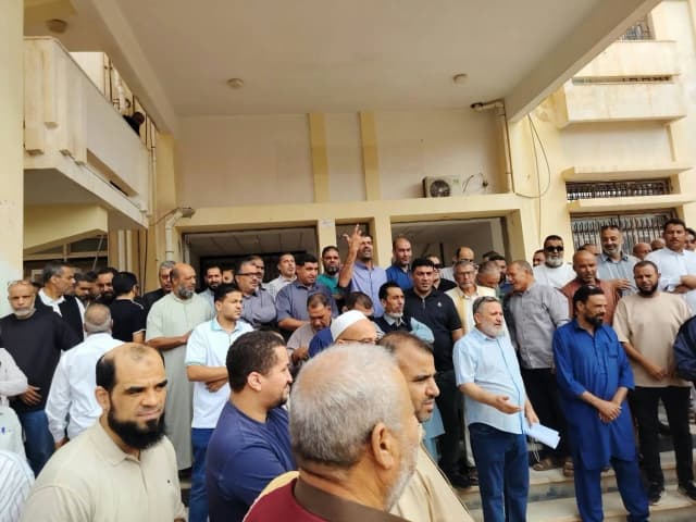 إضراب المعلمين يهدد بتمديد تعطّل الدراسة في ليبيا