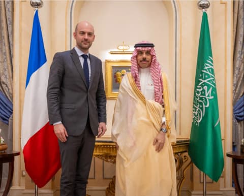 السعودية وفرنسا تبحثان أمن وسلامة الممرات المائية وحرية الملاحة