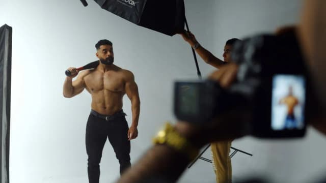 «مفيش راجل بيعيط» يكشف هشاشة عالم «الجاردات»